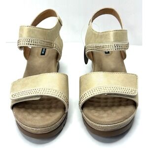 WOMEN'S GC SHOES JORDA WEDGES GOLD SIZE 6 NWT and BOX